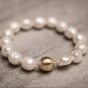White baroque pearl bracelet, gold vermeil clasp