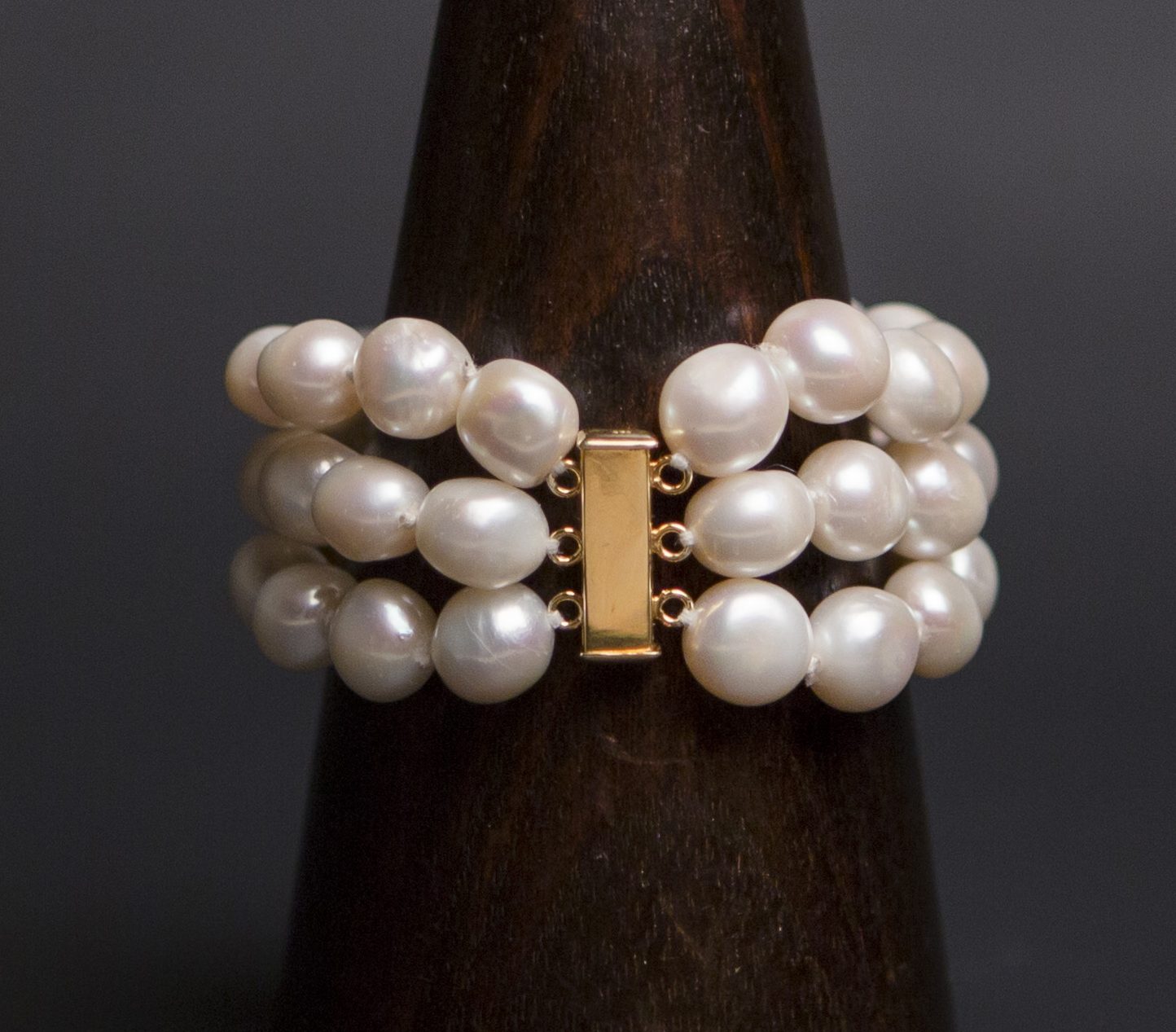 Triple strand white baroque pearl bracelet - Image 3