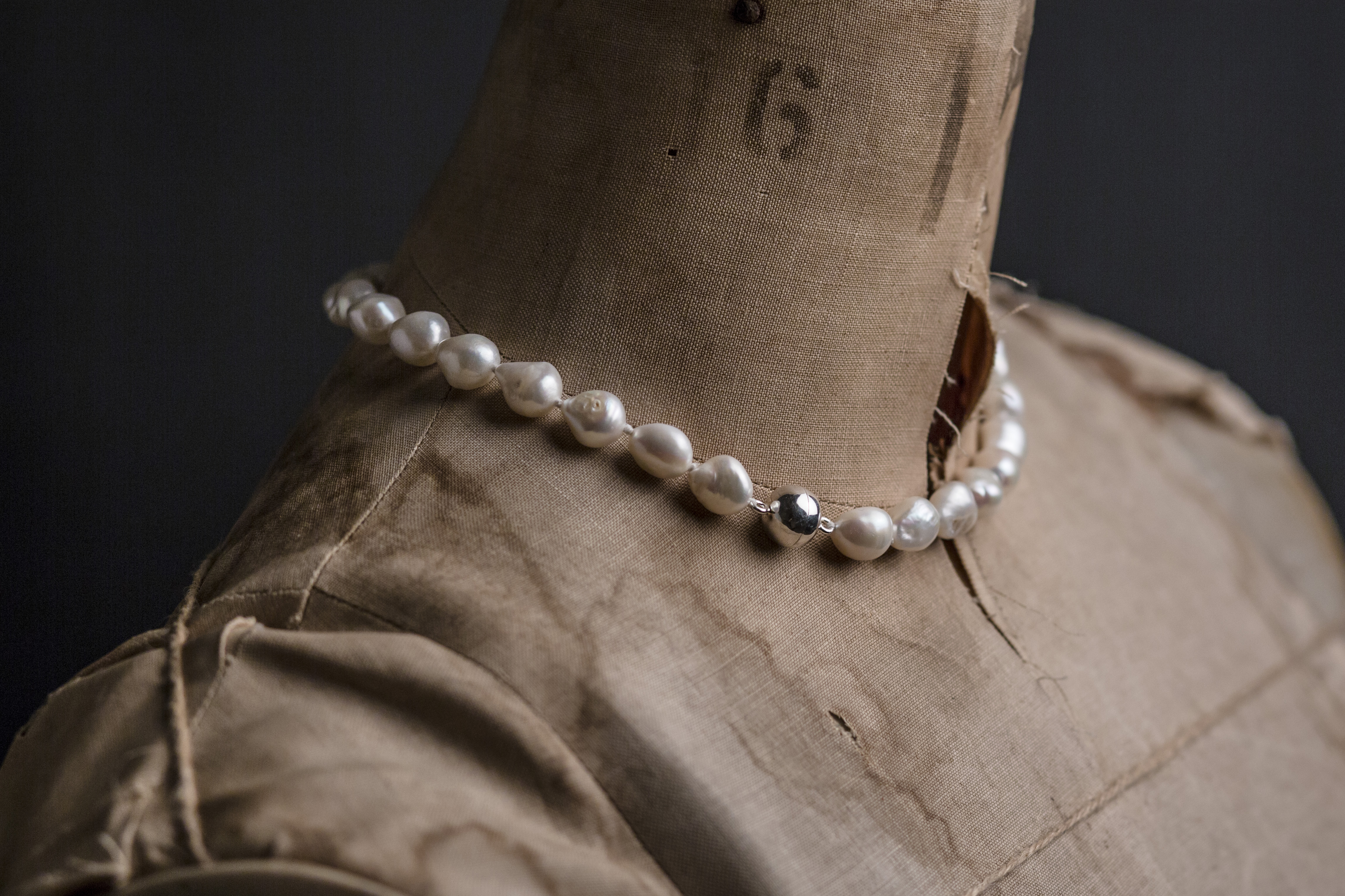 baroque white pearl necklace, silver clasp - Image 4