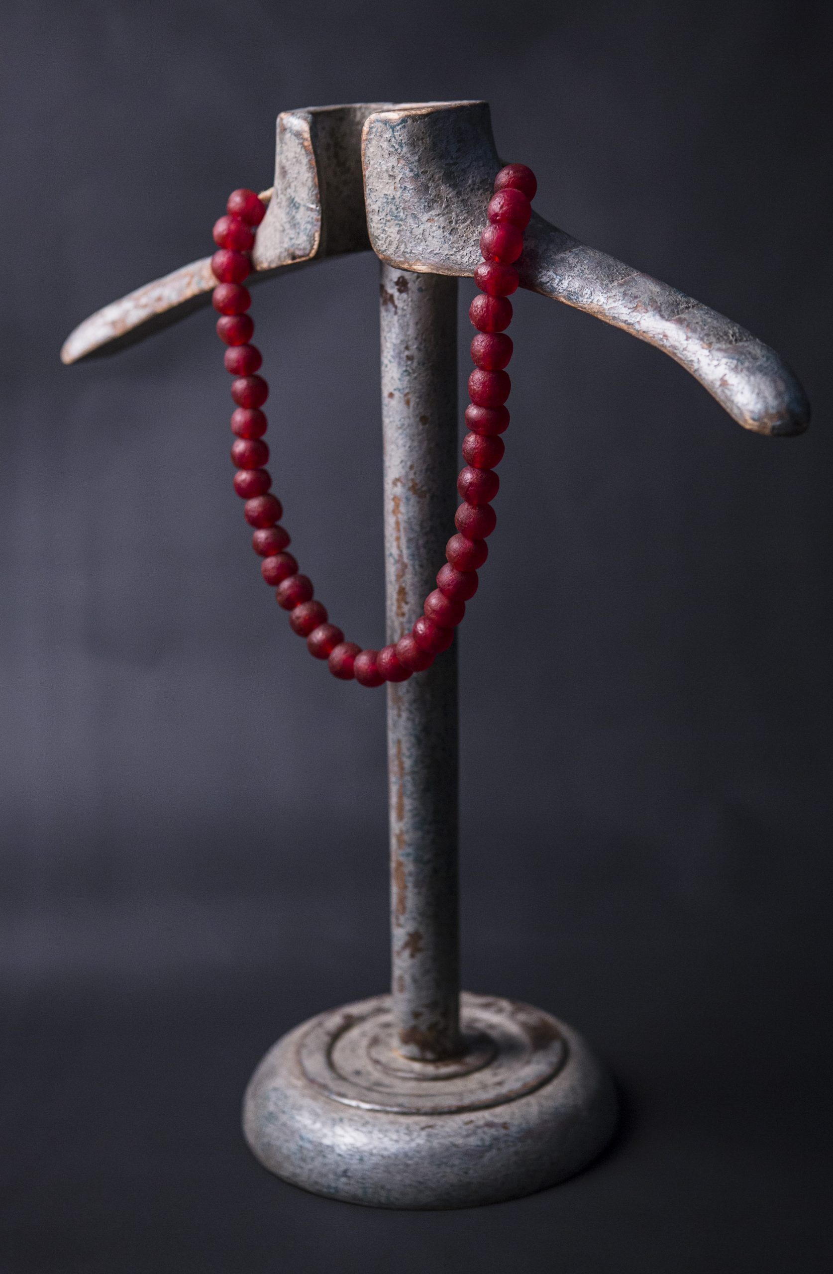 a Recycled Glass Bead Necklace large - red - Image 4