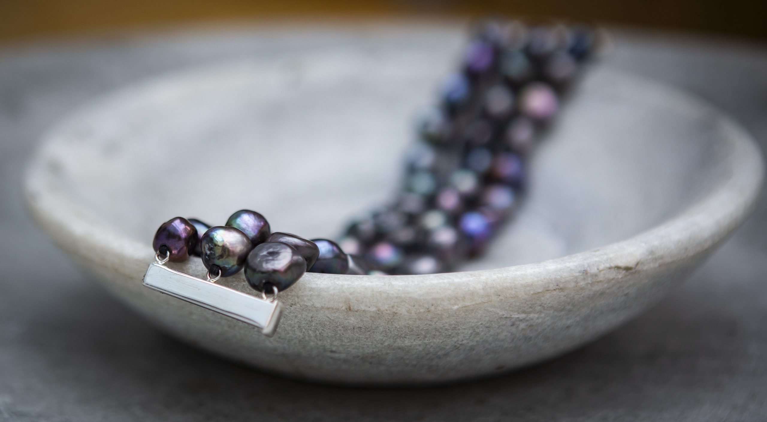 Triple strand peacock baroque pearl bracelet - Image 2