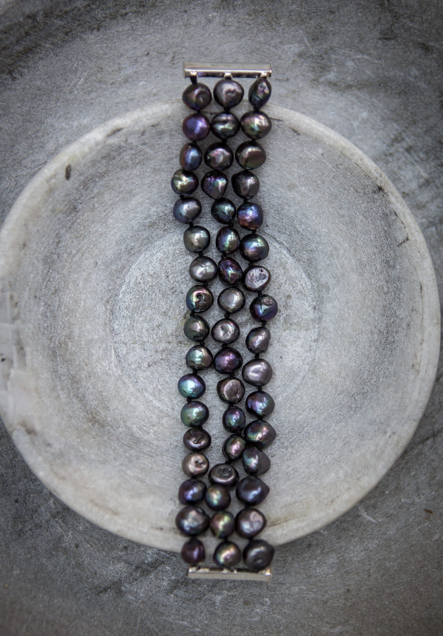 Triple strand peacock baroque pearl bracelet - Image 3