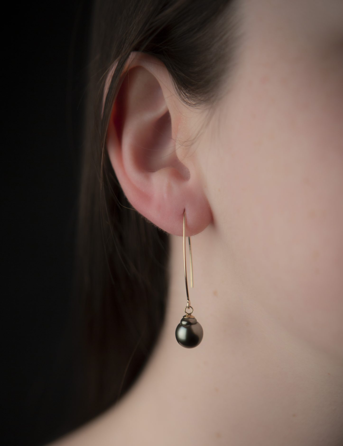 Tahitian Pearl and gold-plated v Earrings - Image 3