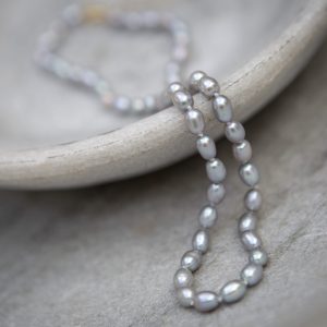 pearl necklace, small 5mm grey