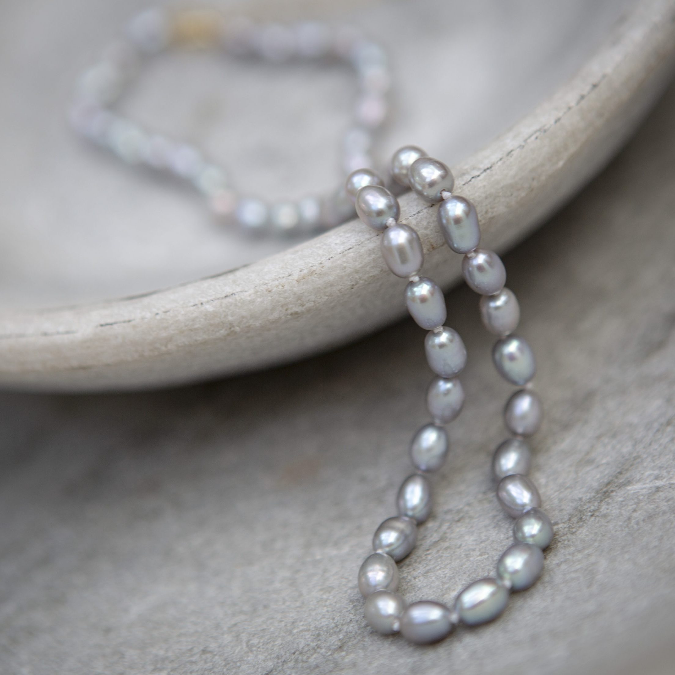 pearl necklace, small 5mm grey