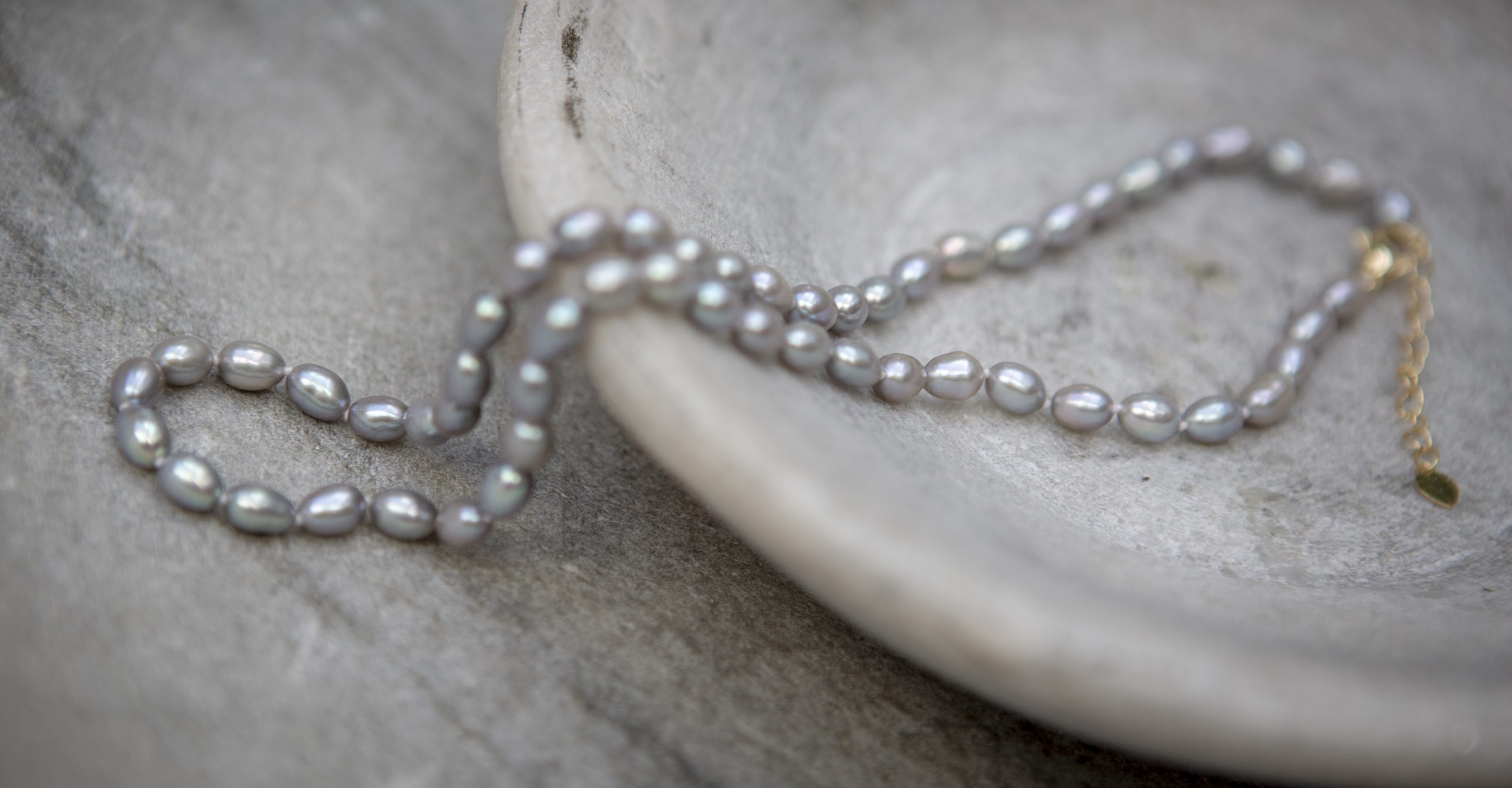 pearl necklace, small 5mm grey - Image 2