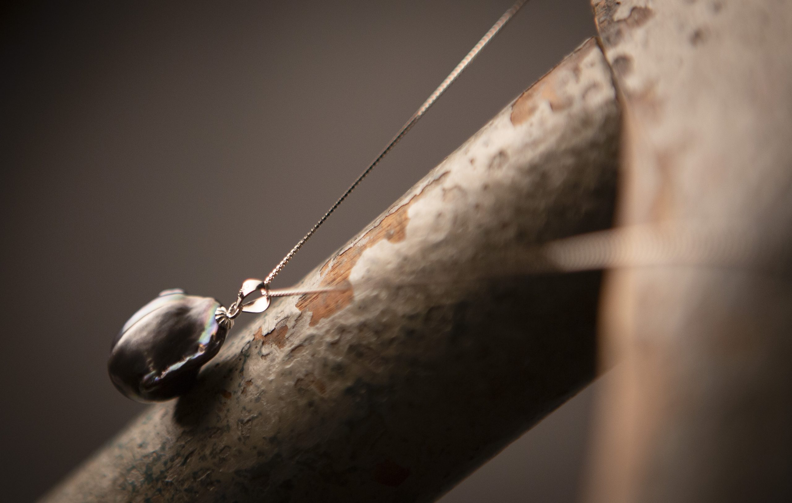 giant baroque peacock pearl pendant necklace - Image 3