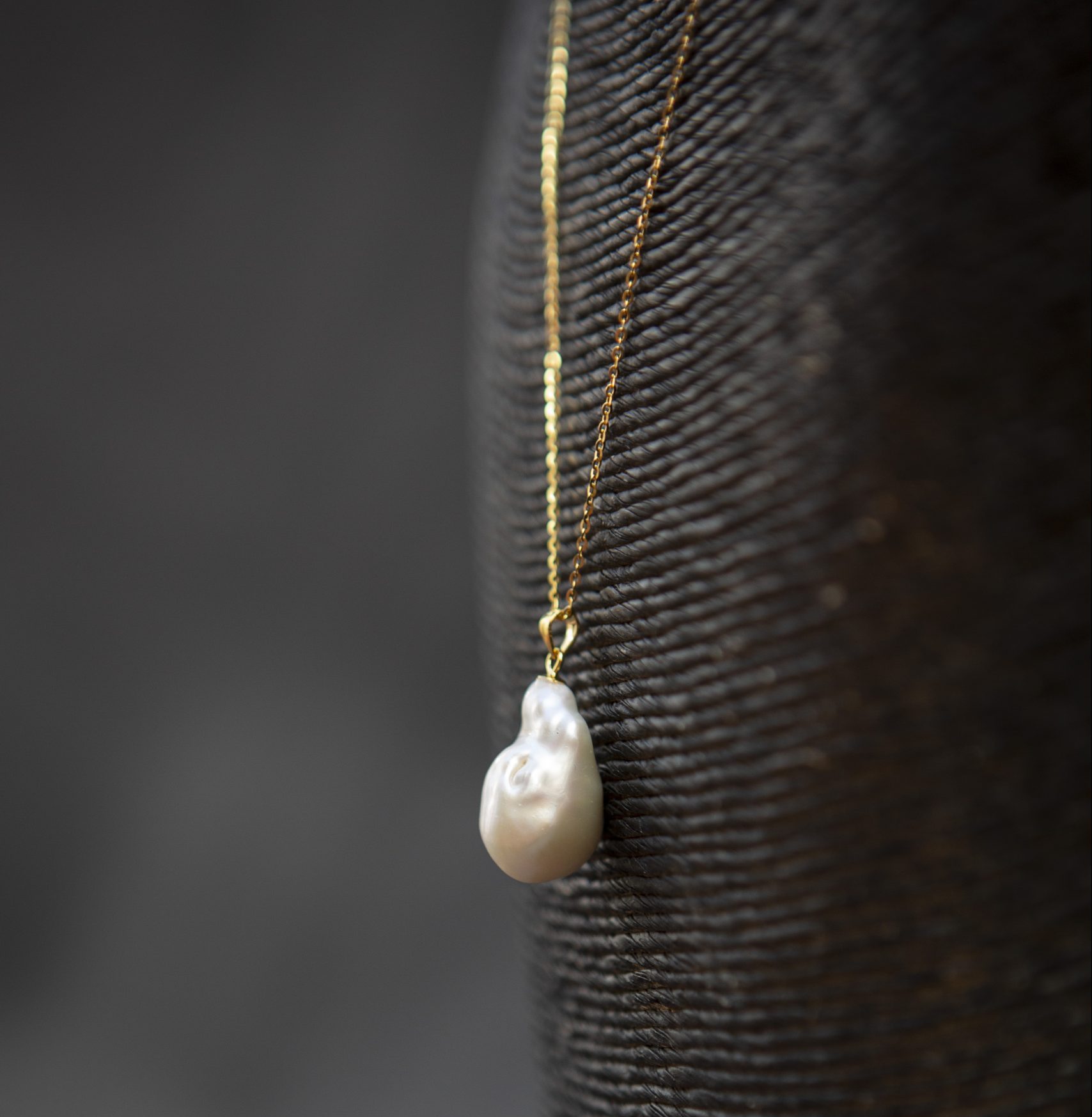 giant baroque pearl pendant necklace - Image 3
