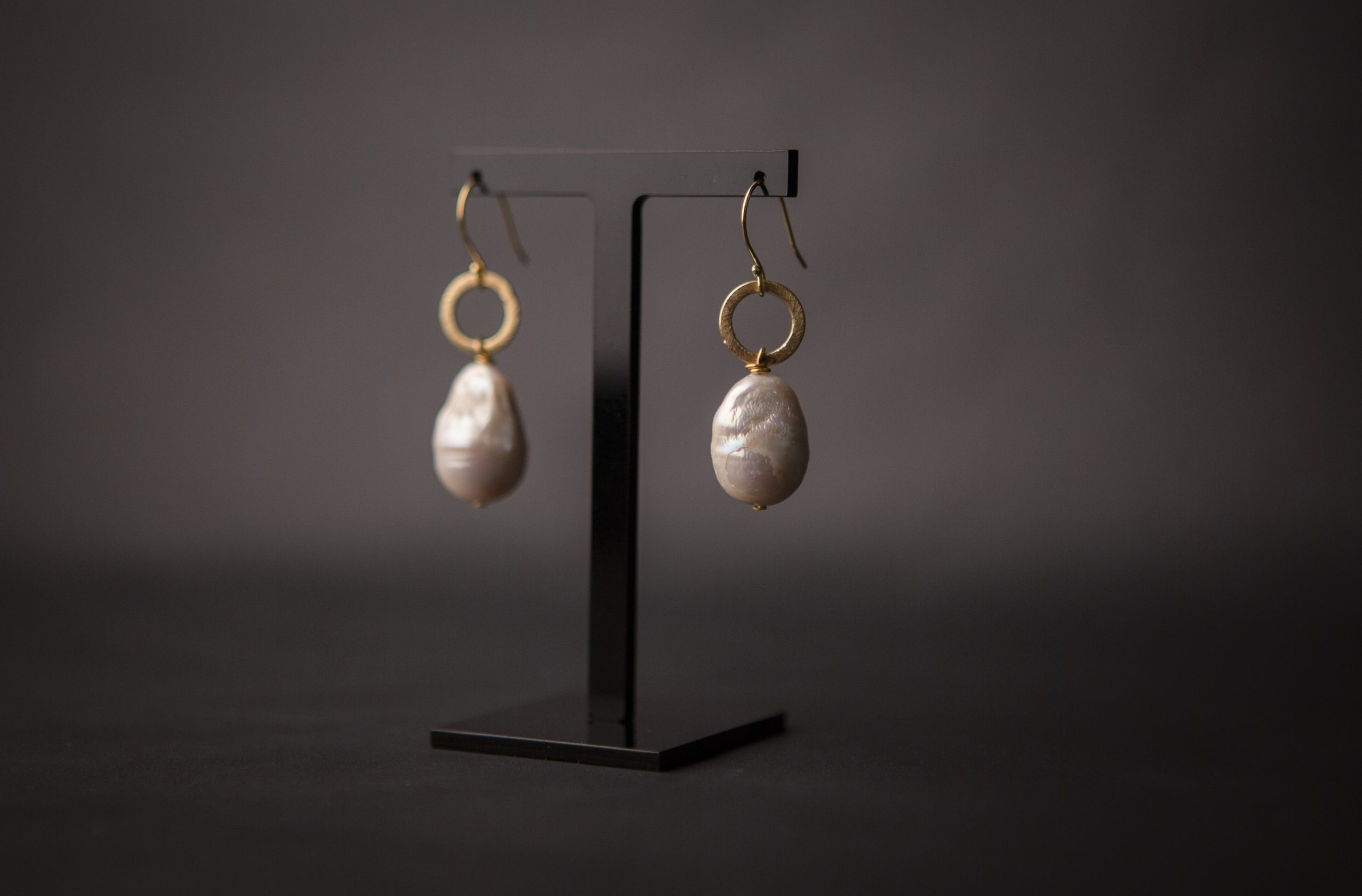 Giant Pearl and circle drop earrings, gold vermeil - Image 4